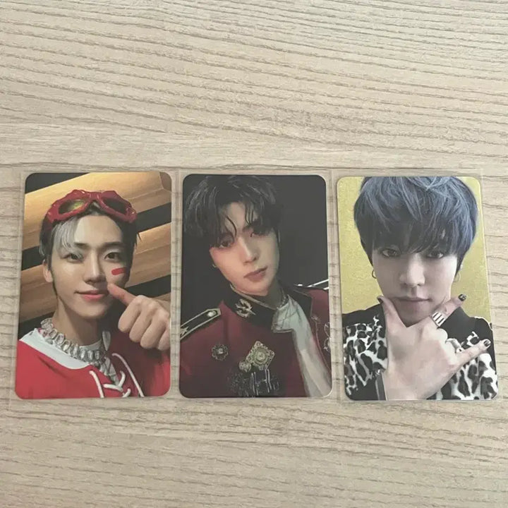 [BUNJANG] Uniform Set Photocard Bundle / 택비포) 제복 재현 포함 포카 일괄 양도