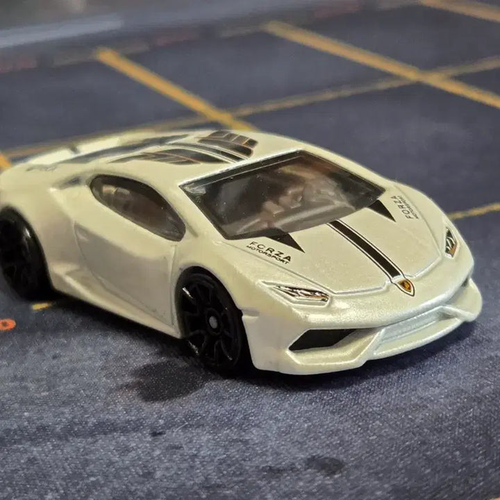 [BUNJANG] Hot Wheels Premium Real Riders Lamborghini Huracan Custom Die-cast Car / 핫휠 프리미엄 리얼라이더 람보르기니 우라칸 메탈 하판, 휠 커스텀 작 판매 //  미니지티 토미카