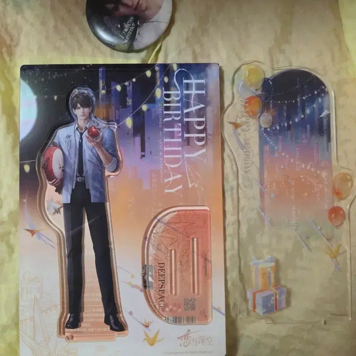 [BUNJANG] Love and Deepspace Houzhou 2025 Birthday Acrylic Standee &amp; Endless Summer Badge / 러브앤딥스페이스 럽딥 하우주 2025 생일 아크릴스탠드 및 뱃지판매