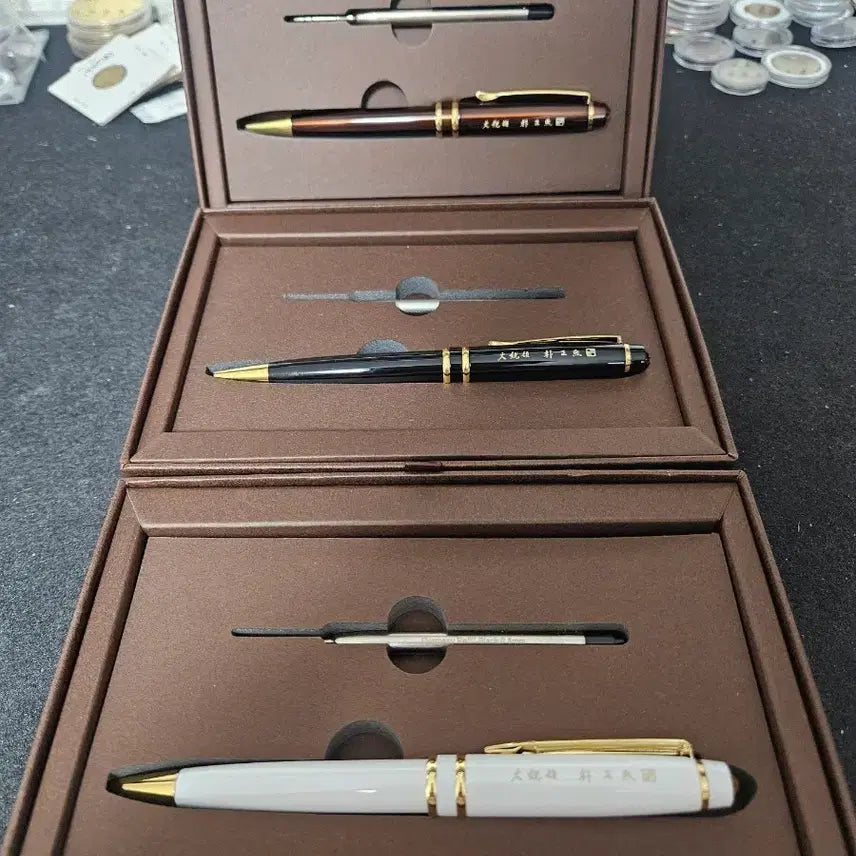 [BUNJANG] Park Chung Hee Presidential Ballpoint Pen Set (3 Colors) / 박정희대통령 볼펜 세트 3종 (블랙/브라운/화이트)