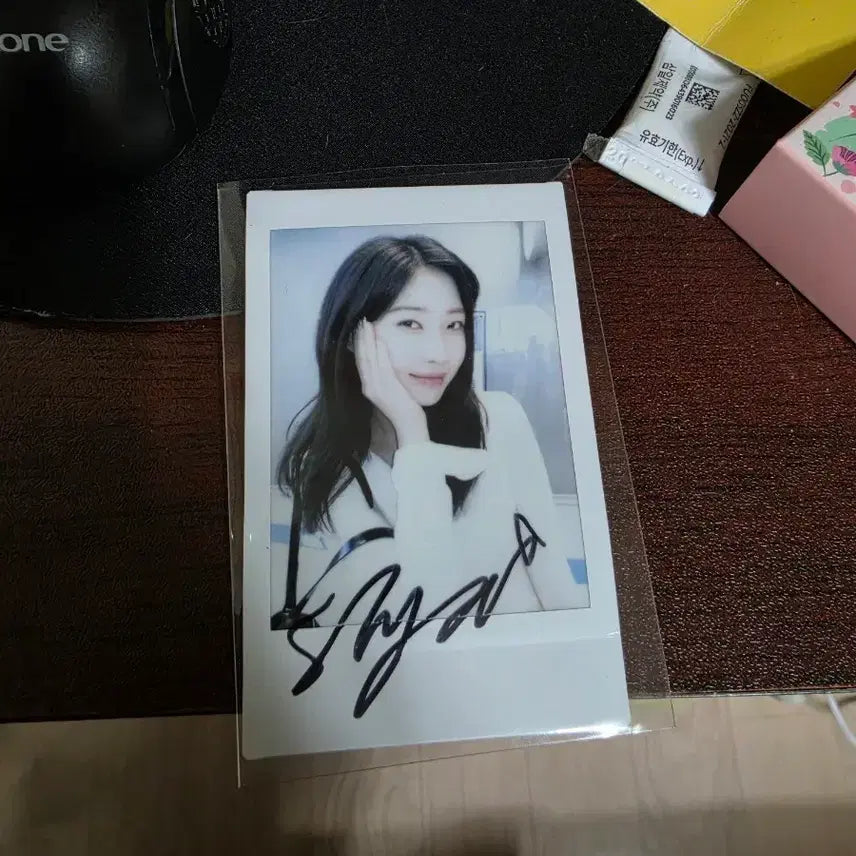[BUNJANG] Everglow Signed Polaroid / 에버글로우 친필 사인 폴라로이드 판매합니다