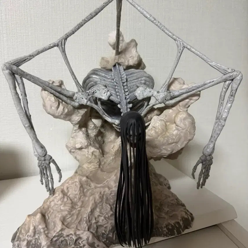 [BUNJANG] Attack on Titan Last One Prize Figure (Ymir) / 진격의거인 쿠지 라스트원 종미의거인 피규어