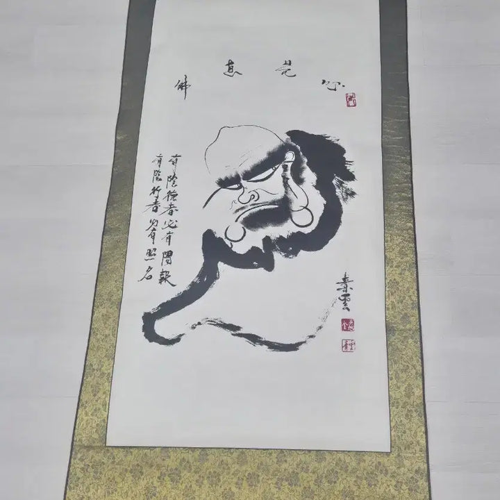 [BUNJANG] Cheong Un Monk"s "Ward Off Bad Luck" Daruma Scroll Painting / 청운스님 액운퇴치 달마도 족자