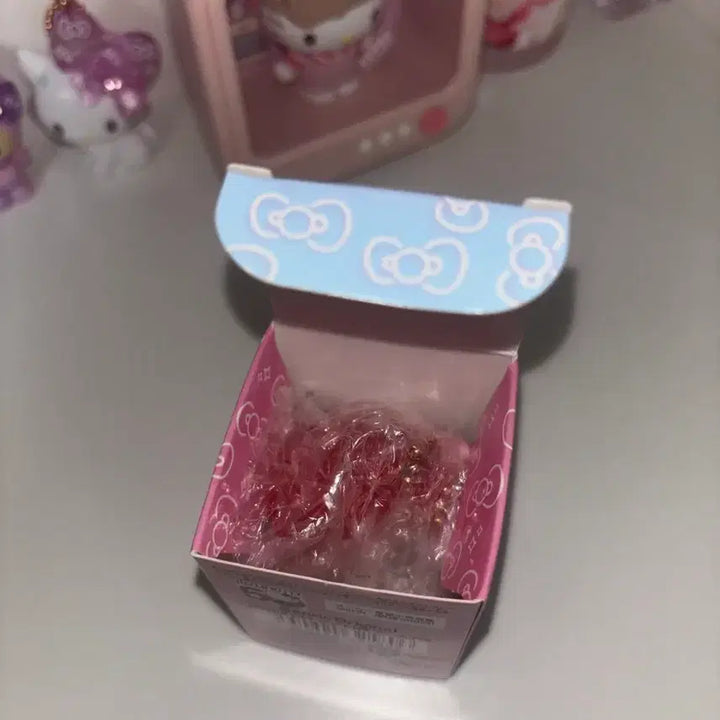 [BUNJANG] Hello Kitty 50th Anniversary Fashionable Ribbon Secret Mascot Figure / 헬로키티 50주년 패셔너블 리본 시크릿 마스코트 피규어