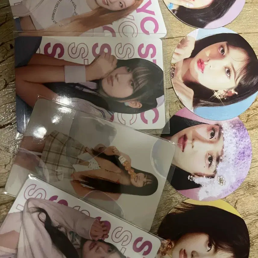 [BUNJANG] STAYC "We Need Love" Album Photocard Bundle Set (Sumin, Sieun, Isa, Seeun, Yoon, J) / 스테이씨 왕가 탕후루 포카,위니드러브 앨범 포카 일괄( 수민 시은 아이사 세은 윤 재이 )