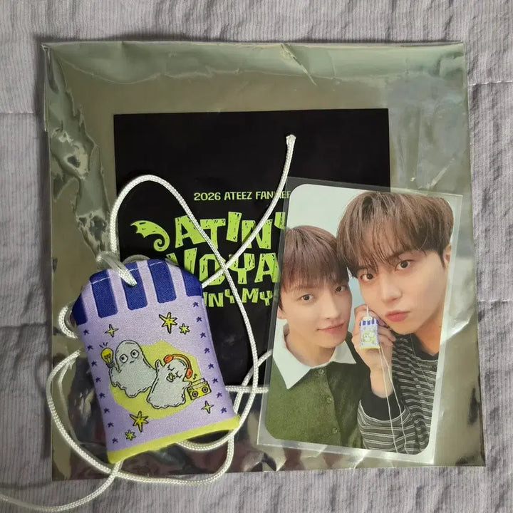 [BUNJANG] ATEEZ Fanmeeting 2026 Ghostiez ATINY Zone MD Unit Photocard &amp; Omamori Set Bundle (Excludes Luxurious Unit) / 우산 도베즈 캡막즈 일괄 에이티즈 팬미팅 2026 고스티즈 에이티니존 MD 유닛 포토카드 + 오마모리 세트 일괄 (호화즈 제외)