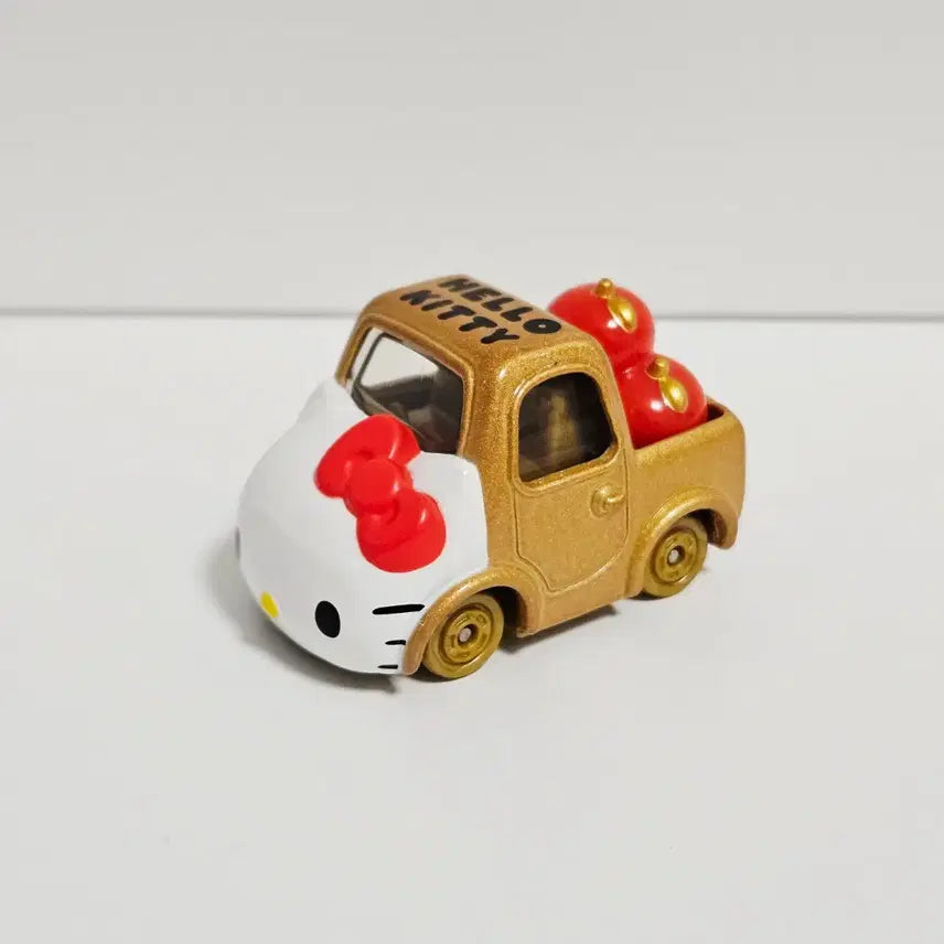 [BUNJANG] Takara Tomy Dream Tomica Hello Kitty 50th Anniversary Edition Gold Tomica / 타카라토미 드림 토미카 헬로 키티 50주년 기념 에디션 골드 토미카