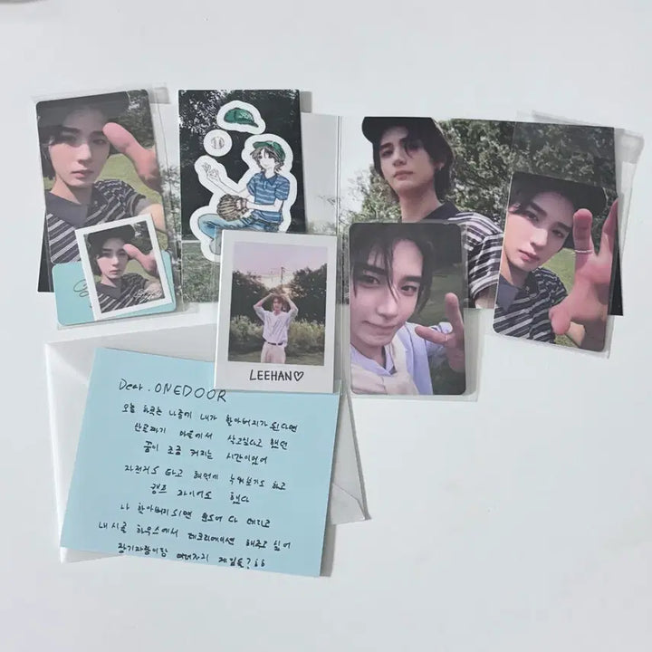 [BUNJANG] BOYNEXTDOOR Leehan Collect Book Vol.3 Weverse POB Photocard &amp; Sticker Set / 보이넥스트도어 보넥도 이한 콜렉트북 콜북 vol.3 위버스 특전 포카 스티커 세트