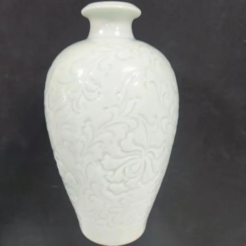 [BUNJANG] Song Dynasty Yingqingyao Celadon Vase with Peony and Arabesque Motif / 중국도자기                송대 영청요 모란당초문 매병
