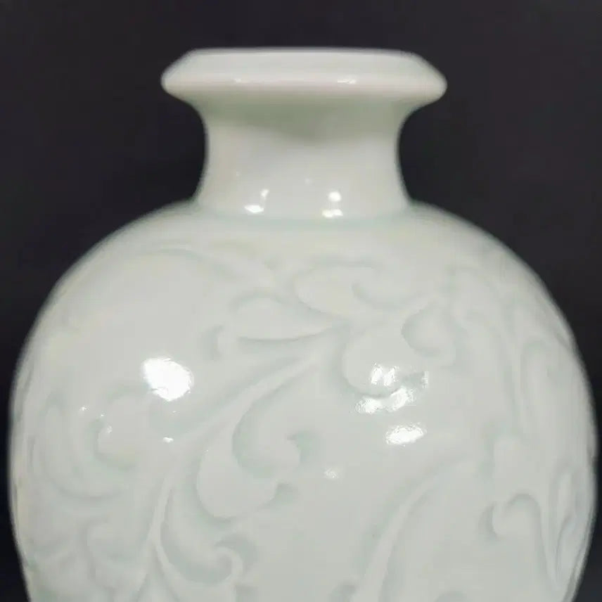[BUNJANG] Song Dynasty Yingqingyao Celadon Vase with Peony and Arabesque Motif / 중국도자기                송대 영청요 모란당초문 매병