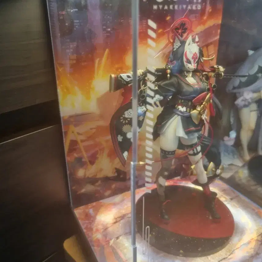 [BUNJANG] Neonmax Blue Archive Wakamo Figure with LED Display Case / (개봉/급처) 네온맥스 블루아카이브 와카모 피규어 + led 장식장