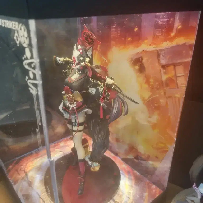[BUNJANG] Neonmax Blue Archive Wakamo Figure with LED Display Case / (개봉/급처) 네온맥스 블루아카이브 와카모 피규어 + led 장식장