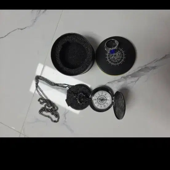 [BUNJANG] Black Butler Pocket Watch &amp; Blue Gemstone Ring Bundle / 흑집사 회중시계&amp;파란색 보석반지 일괄 상태 좋아요