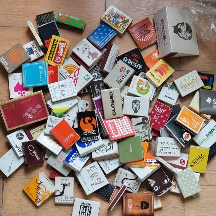 [BUNJANG] Vintage Matchboxes Bundle (92 pcs) / 년대 았고 빈티지 추억의 성냥들 92개 일괄 년대 았는 호텔.다방등 성냥들  거의 미사용 같지만  간혹 사용제도 있을수 있읍니다. 호텔.다방등 관련 수집용.소장.엔틱..전시.