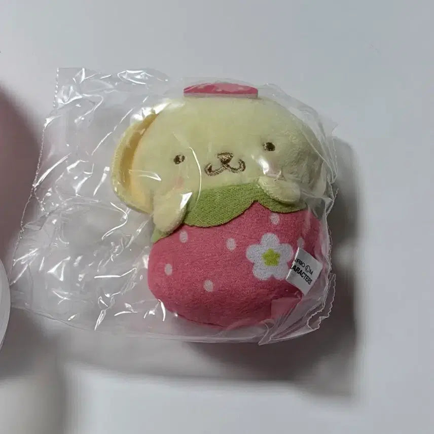 [BUNJANG] Sanrio Pompompurin Strawberry Outfit Plush Gacha / 산리오 폼폼푸린 딸기 인형 가챠