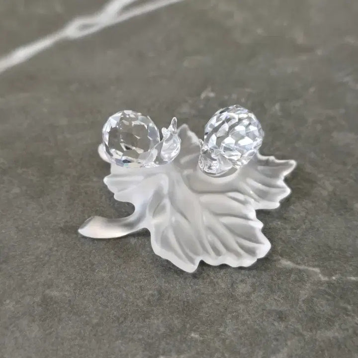 [BUNJANG] Swarovski Baby Snails on Grape Leaf Crystal Figurine / 스와로브스키(Swarovski) "포도 잎 위의 아기 달팽이" 크리스탈
