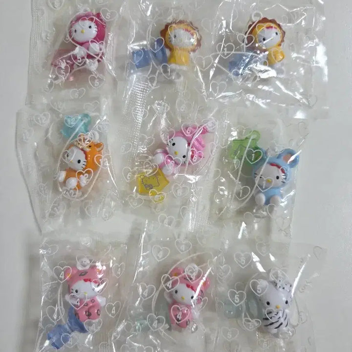 [BUNJANG] Vintage Kitty Animal Figure Strap Keychain / 고전키티 동물 줄줄이 스트랩 고전키티 피규어 키링