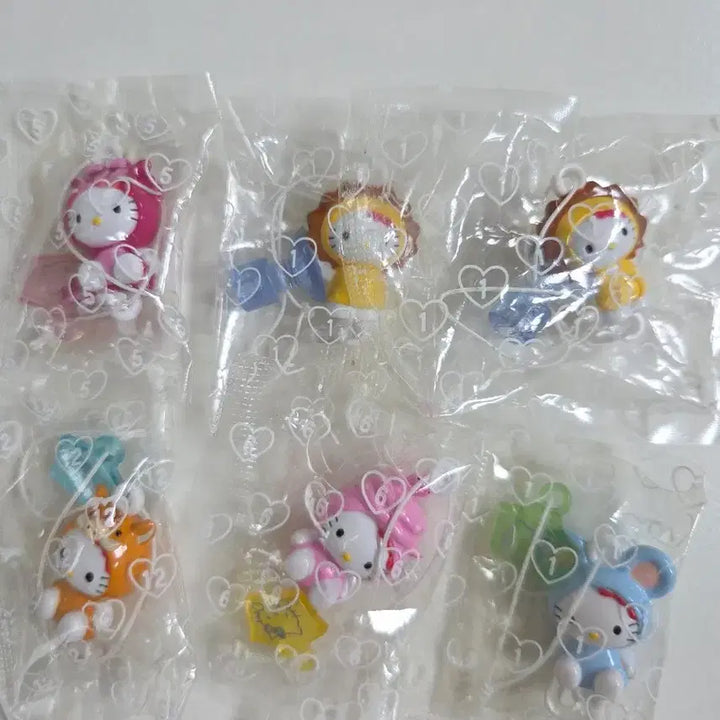 [BUNJANG] Vintage Kitty Animal Figure Strap Keychain / 고전키티 동물 줄줄이 스트랩 고전키티 피규어 키링