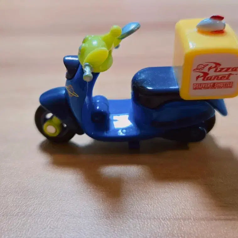 [BUNJANG] Disney Motors Alien Pizza Bike Tomica / 디즈니모터스/알린 피자바이크 토미카