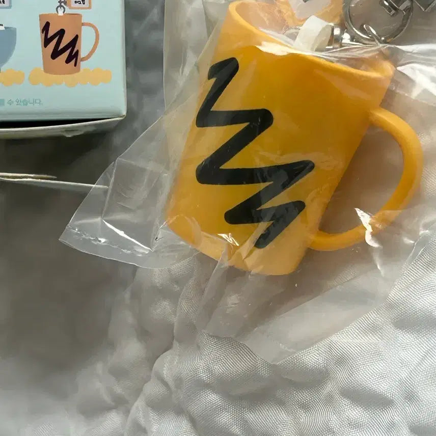 [BUNJANG] Crayon Shin-chan Mini-On Ring 2nd Edition Shin-chan Mug Figure Keychain / 박스0,새상품) 짱구는 못말려 미니언처링 2탄 -짱구 머그컵 피규어 키링