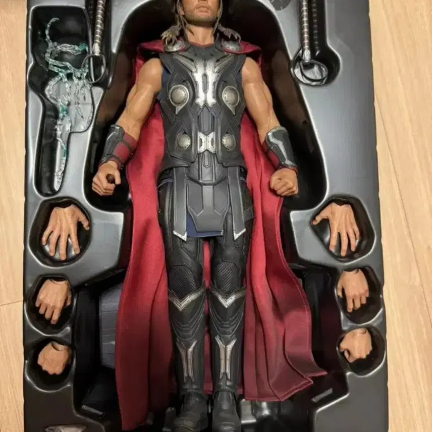 [BUNJANG] Hot Toys Avengers: Age of Ultron Thor Figure / 핫토이 어벤져스 에이지 오브 울트론 토르 피규어