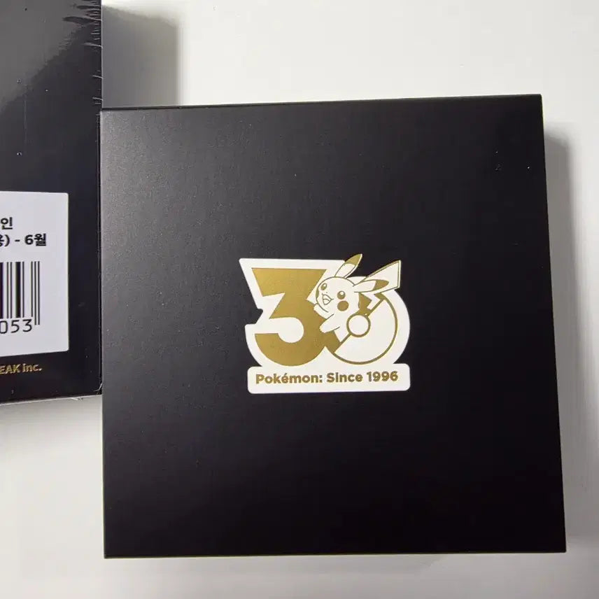 [BUNJANG] Pokemon 30th Anniversary Badge Set (March-June) / 포켓몬 30주년 뱃지 3,4,5,6월 일괄 팝니다
