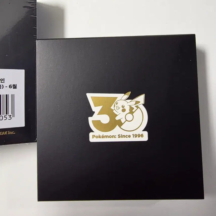 [BUNJANG] Pokemon 30th Anniversary Badge Set (March-June) / 포켓몬 30주년 뱃지 3,4,5,6월 일괄 팝니다