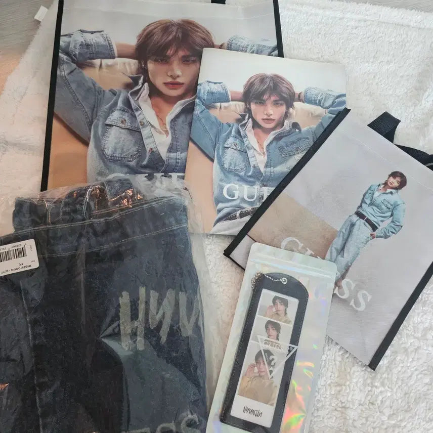 [BUNJANG] Guess x Hyunjin Graphic Tote Bag / 게스 현진 가방