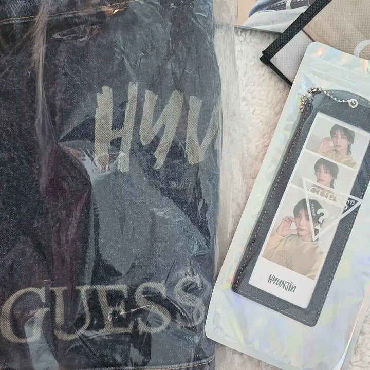 [BUNJANG] Guess x Hyunjin Graphic Tote Bag / 게스 현진 가방