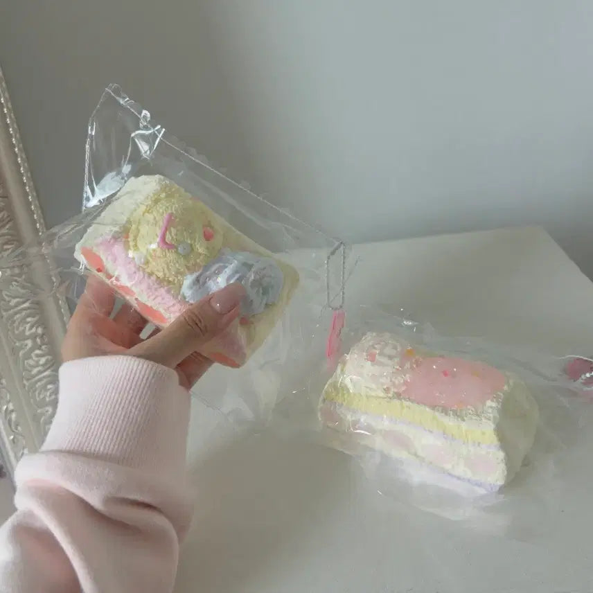 [BUNJANG] Showing Blooming Soeun Cake Mallangi (Strawberry) Limited Edition / Showing 블루밍 소은 쇼윙 한정판 케이크 말랑이 (딸기)
