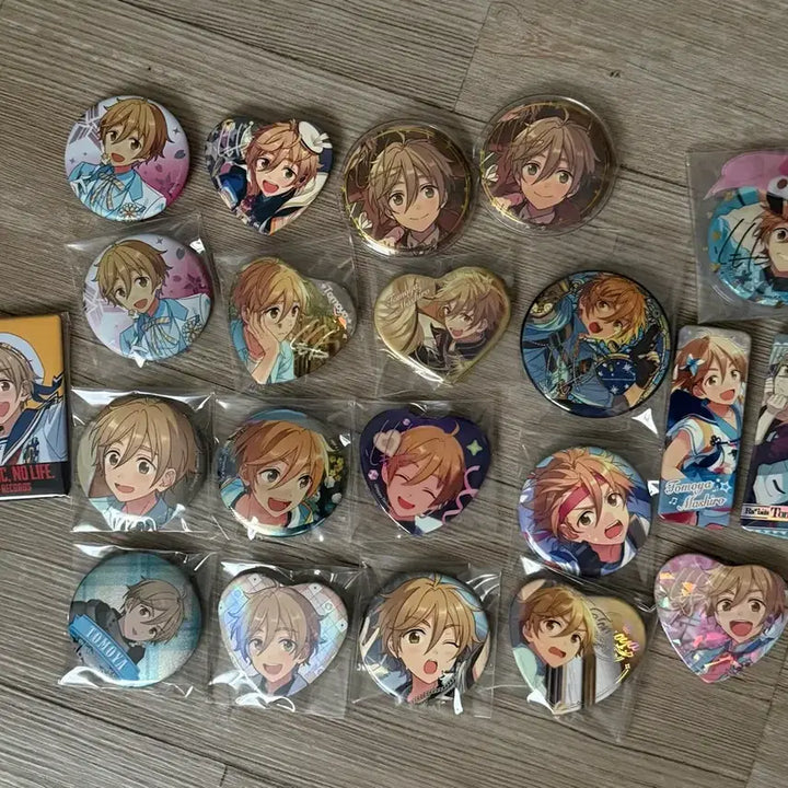[BUNJANG] Ensemble Stars! Tomoya Crimson Clover Badge Bundle Set / 앙스타 토모야 캔뱃지 일괄 판매