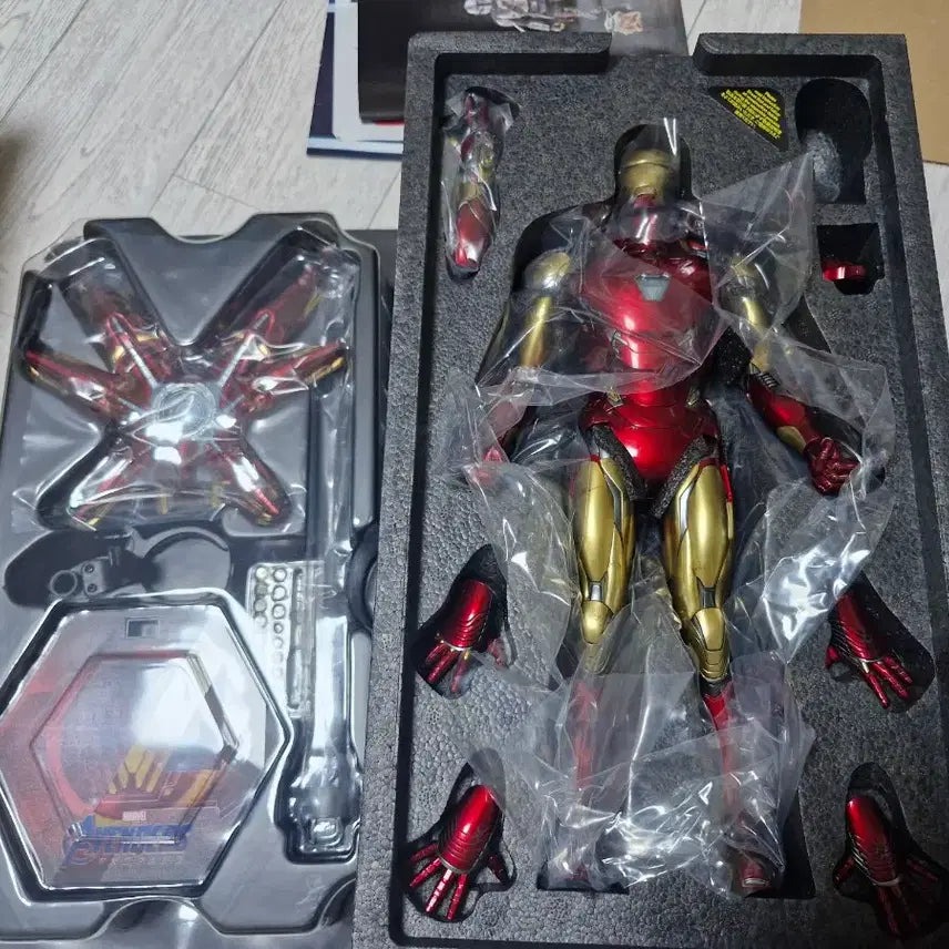 [BUNJANG] Hot Toys Iron Man Mark 85 Rescue Figure / 핫토이 아이언맨 마크 85 레스큐