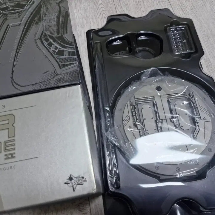 [BUNJANG] Hot Toys War Machine Mark II 1/6 Scale Diecast Figure / 핫토이 워머신 마크2 1/6 피규어 다이캐스트