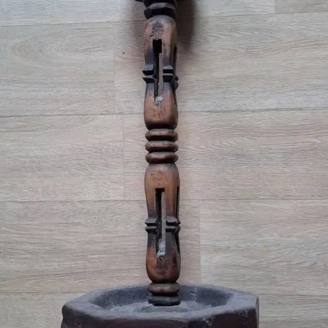 [BUNJANG] Antique Korean Carved Lotus Octagonal Wooden Oil Lamp Stand / 목제 연화문 팔각 등잔대