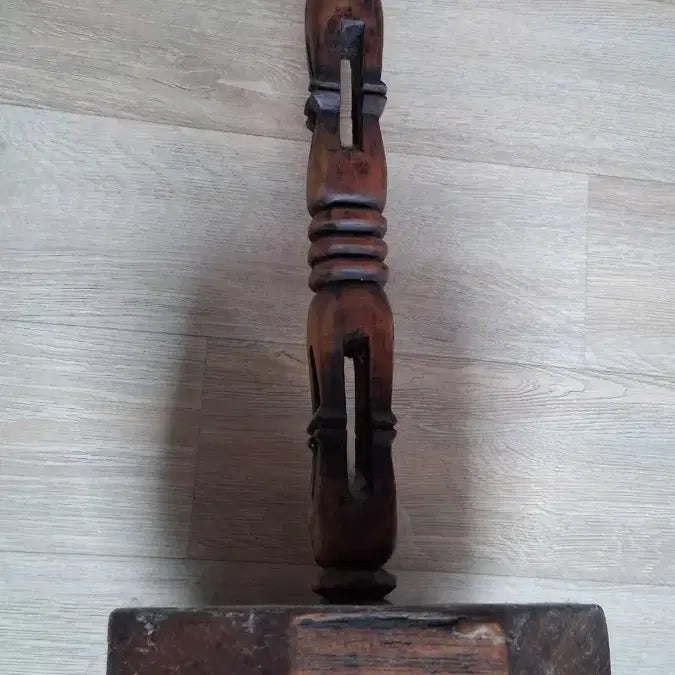 [BUNJANG] Antique Korean Carved Lotus Octagonal Wooden Oil Lamp Stand / 목제 연화문 팔각 등잔대