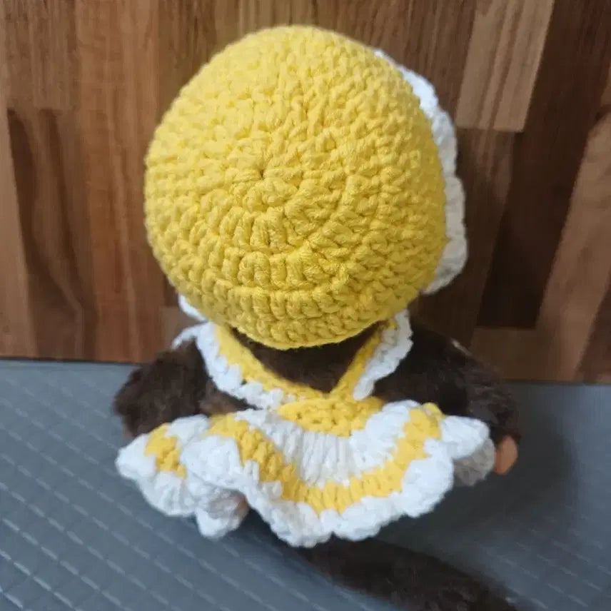 [BUNJANG] Monchhichi Yellow Dress Set / 옐로우 드레스 몬치치(인형+손뜨개옷.모자)