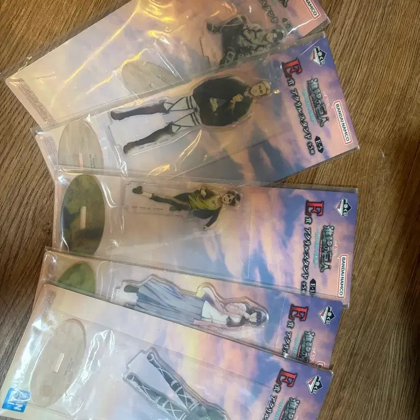 [BUNJANG] Attack on Titan Lottery Acrylic Stand Set (5 Types) / 진격의 거인 쿠지 아크릴 스탠드 5종