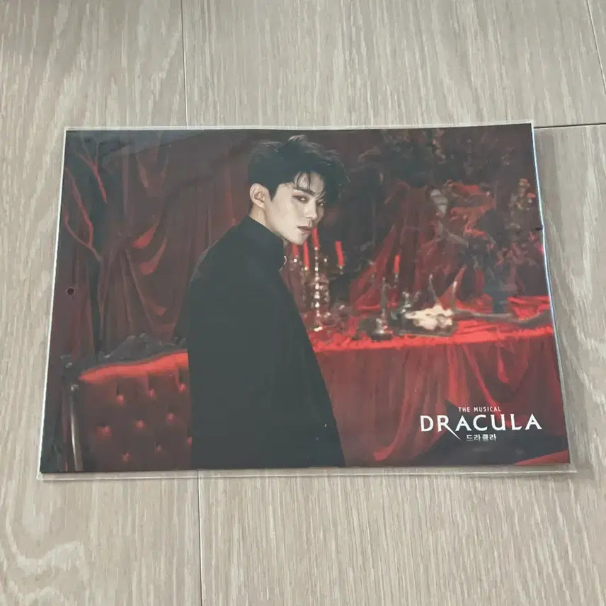 [BUNJANG] Musical Dracula Jo Jung-eun Jeon Dong-seok Signed Postcard Set / 20 드라큘라 전동석 조정은 싸인 엽서