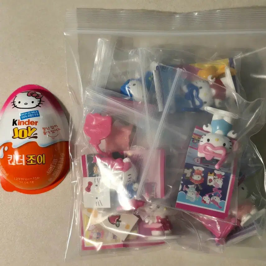 [BUNJANG] Kinder Joy Hello Kitty Figure Set / 킨더조이 헬로키티 피규어 세트
