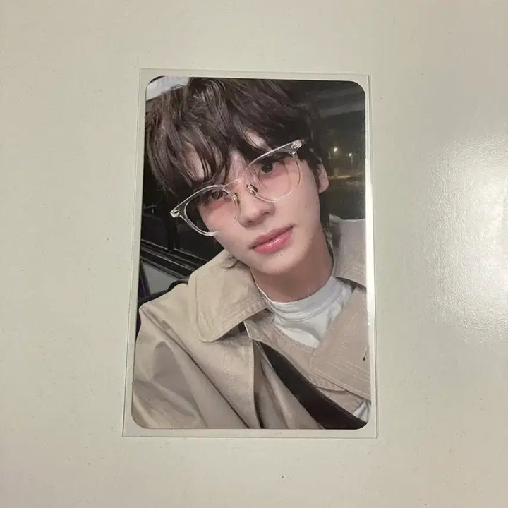 [BUNJANG] TWS Shinyu Blush Compact Version Photocard Eyeglasses Brush No Tragedy / 투어스 신유 blush 컴팩트 버전 포카 안경 브러쉬 노트레지디 no tragedy