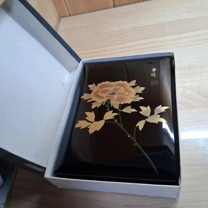 [BUNJANG] Black Lacquer Wood Box with Gold Peony and Mother-of-Pearl Inlay / 774 모란 금채 옻칠 칠기 나무함