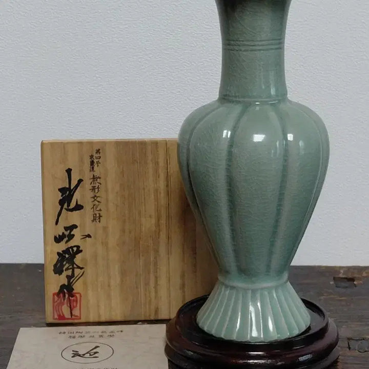 [BUNJANG] Doam Ji Sun-taek Celadon Fruit-shaped Vase / [수안보갤러리] 진품 명품 보증 도암 지순택 명장 청자 과형 화입 주병