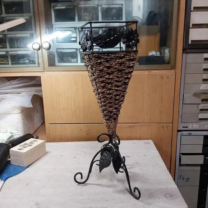 [BUNJANG] 1990s Japanese Vintage Iron Flower Stand Vase / 1990 일제 인테리어 철제 플라워 스탠드