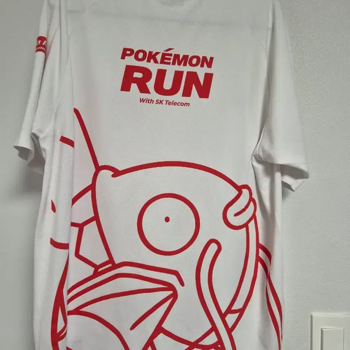[BUNJANG] Uniqlo x Pokémon Run Short Sleeve T-Shirt (L) / 유니클로 포켓몬런 반팔티 (L)