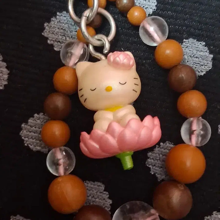 [BUNJANG] Vintage Sanrio Hello Kitty Lotus Bead Charm with Prayer Beads / 연꽃 불교 불상 부처 염주 산리오 키티스트랩 고전 키티 비즈 키링