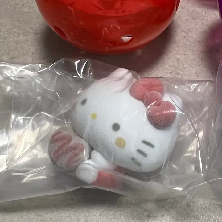 [BUNJANG] Sanrio Studio Haru Floki Hello Kitty / 산리오 스튜디오하늘 플로키 가챠 헬로키티