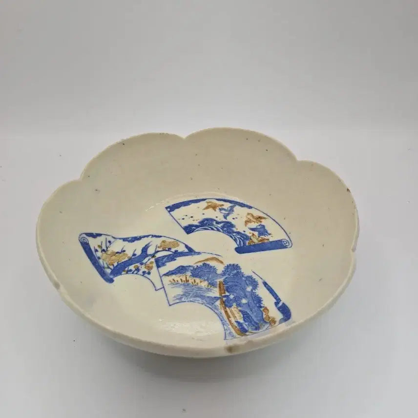 [BUNJANG] Antique Celadon Porcelain Flower-Shaped Bowl / 골동품 청화백자 선형문 화형발