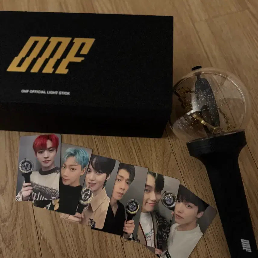 [BUNJANG] ONF ON/OFF Warmer Bong + Photocard (For Parts) / (고장)온앤오프 응원봉 워프봉+포카