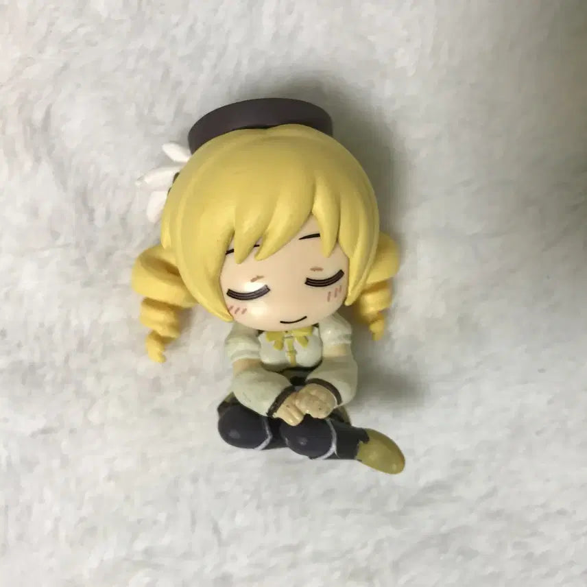 [BUNJANG] Puella Magi Madoka Magica Mami Tomoe Shoulder Sitting Gacha Figure / 마법사 마도카 마기카 어깨쿵 가챠 마미