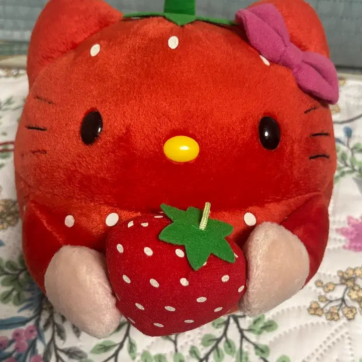 [BUNJANG] Vintage Strawberry Kitty Doll (Rare) / 고전 딸기 키티 인형 (레어)